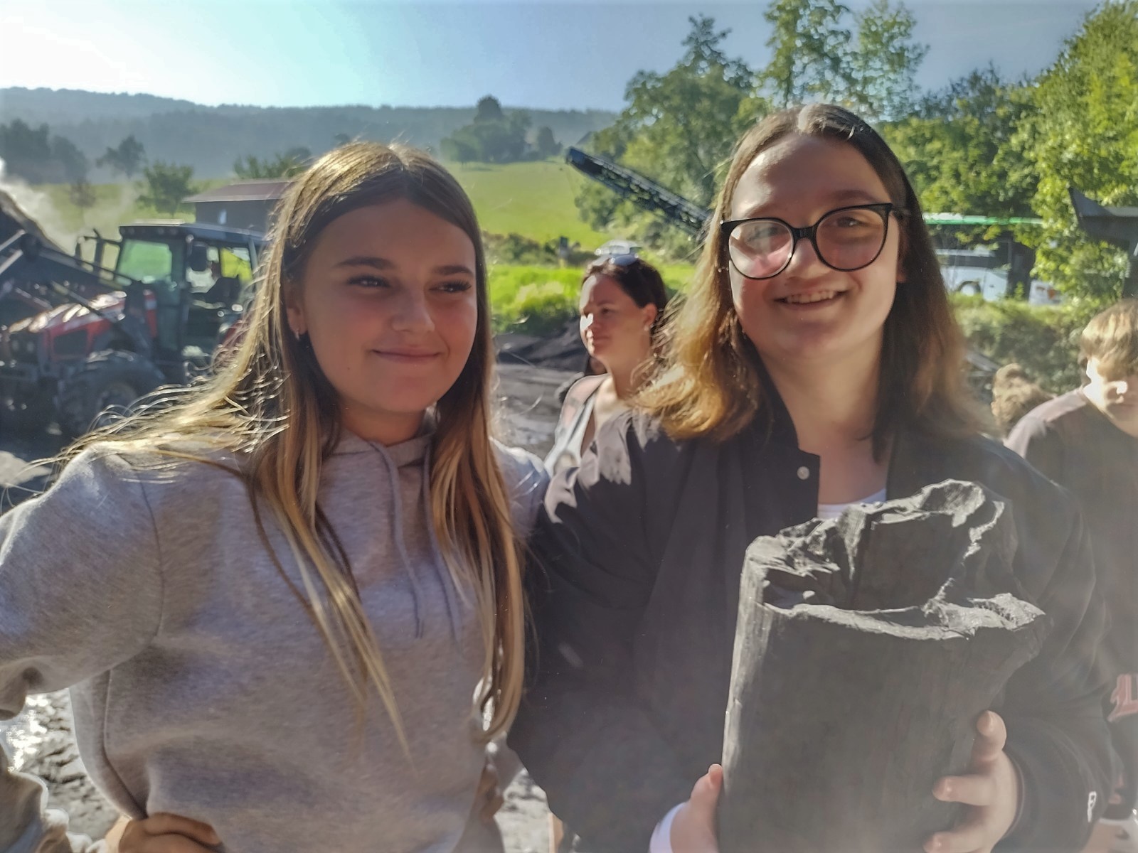 Albulena Gashi, Damaris Sava