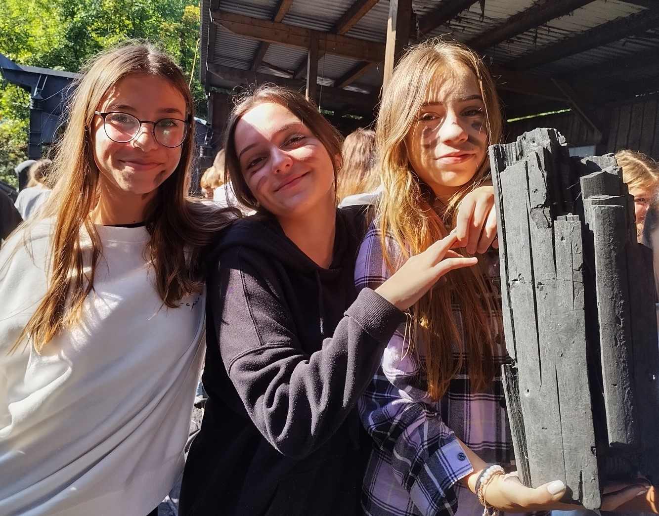 Olta Isufi, Zeynep Yüksel, Ariana Abdullahu
