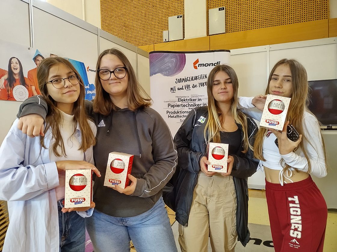Olta Isufi Damaris Sava Albulena Gashi Ariana Abdullahu