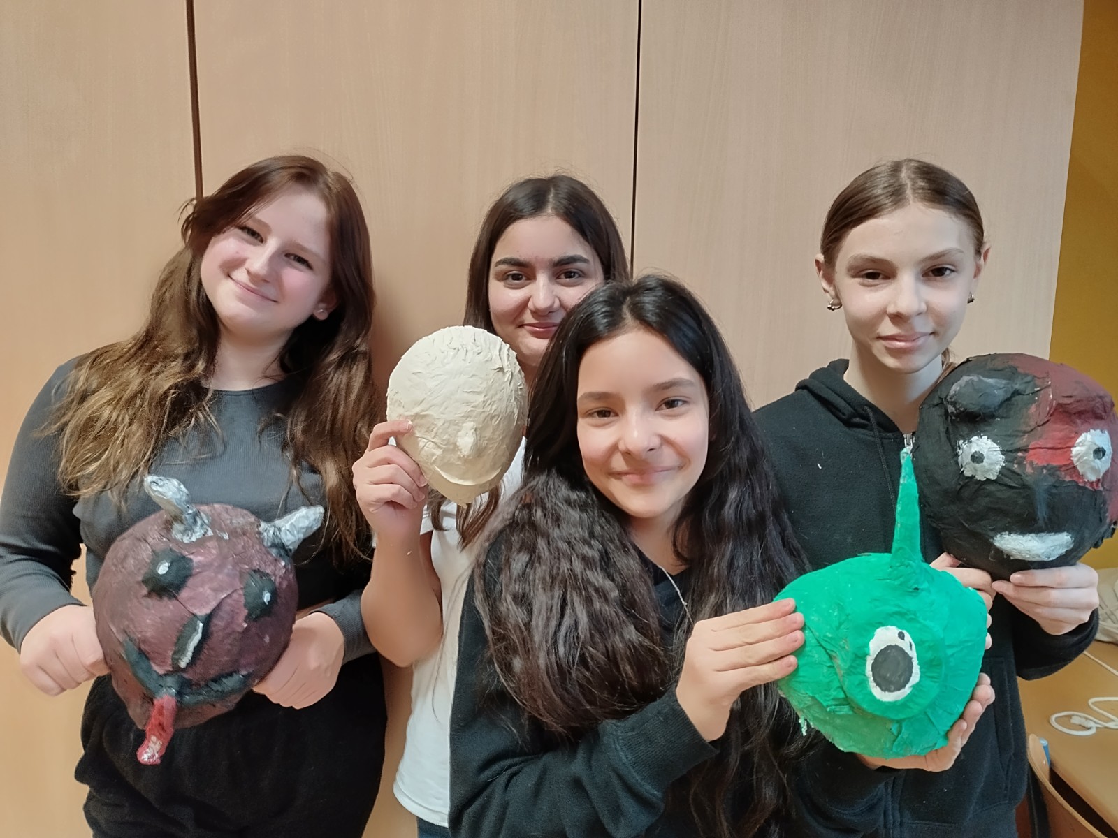 Leonie Weber, Sidra Karo, Aisha Mohammad, Rebecca Lingler