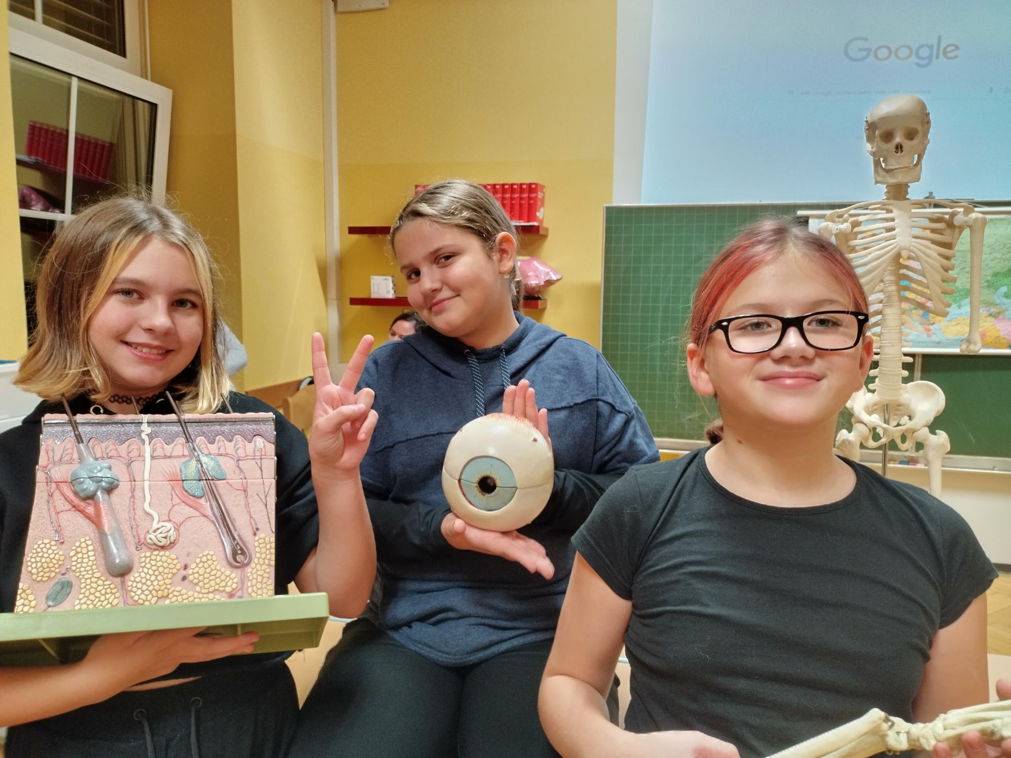Lina Todt, Amina Bajrektarevic, Leonie Letschlka