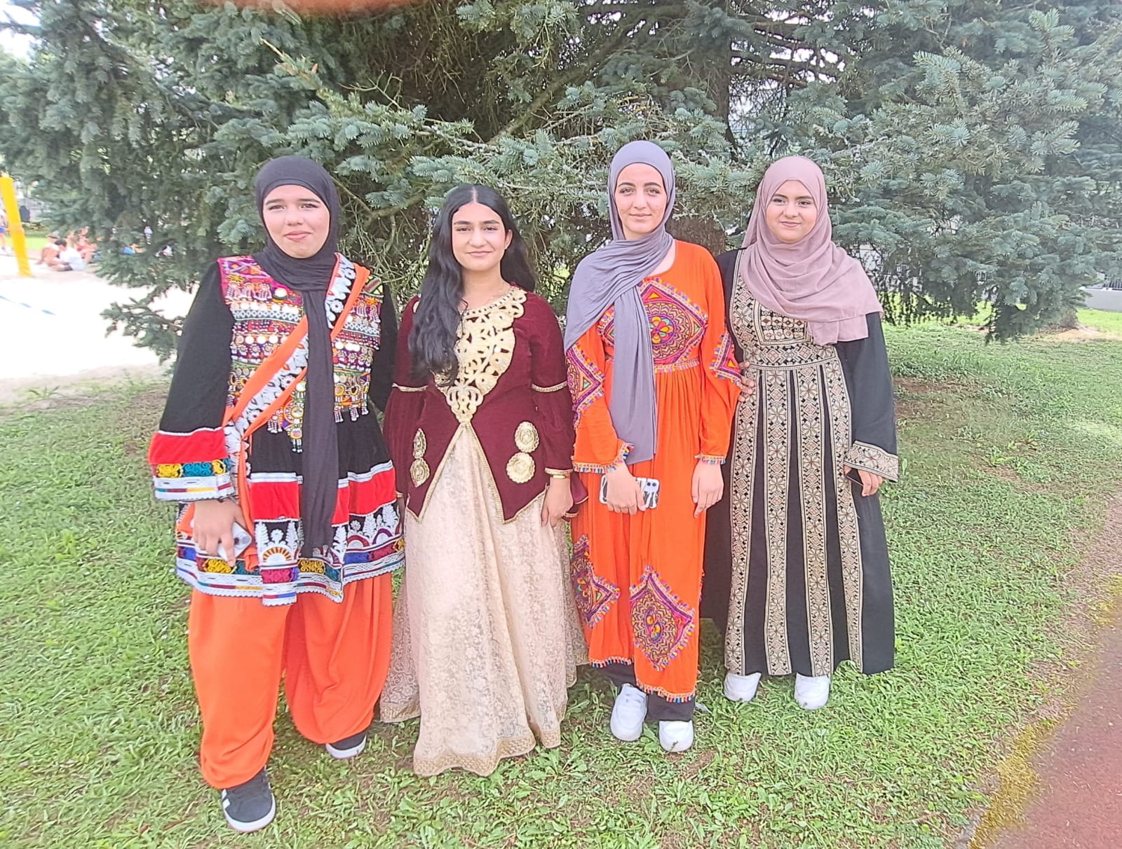 Elham Rahimi, Kiana Dana, Rokhsar Kabiri, Sedra Hejres